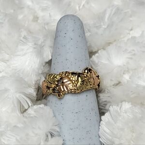 GORGEOUS Black Hills Gold Grape & Leaf Ring - Women Jewelry
